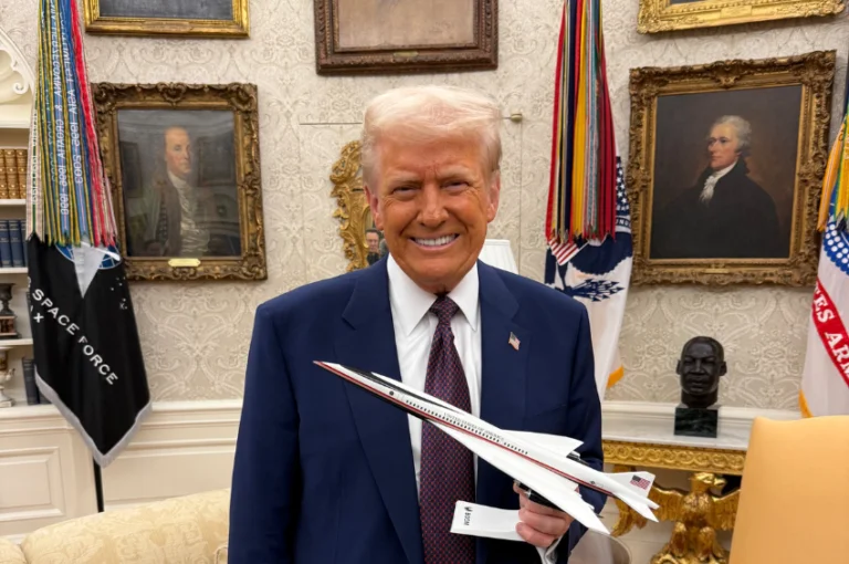 Trump Photo in the Oval Office Raises Eyebrows After People Notice a ‘Creepy’ Detail