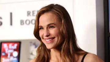 Jennifer Garner has Baywatch moment in red-hot look for poolside photoshoot